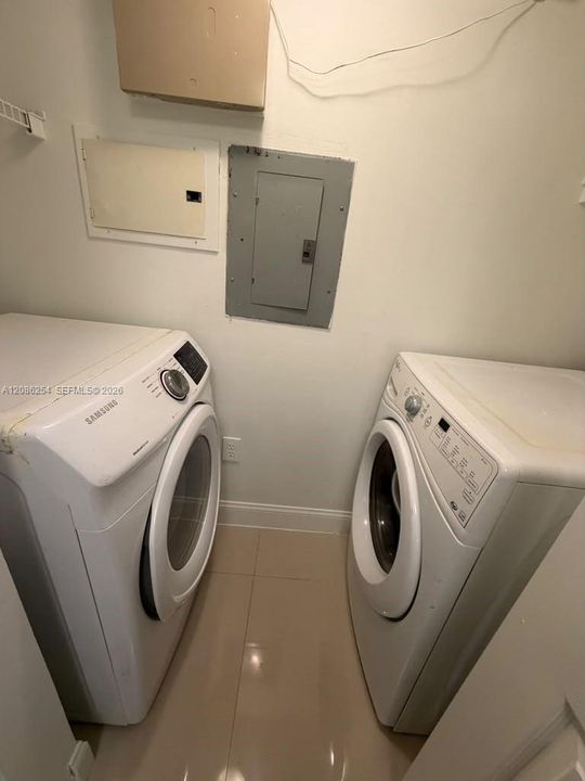 В аренду: $2,200 (2 спален, 1 ванн, 940 Квадратных фут)