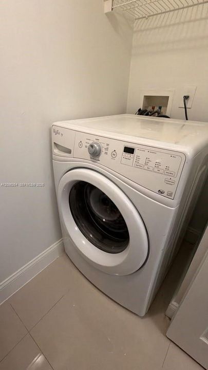 В аренду: $2,200 (2 спален, 1 ванн, 940 Квадратных фут)