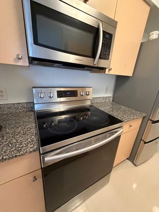 В аренду: $2,200 (2 спален, 1 ванн, 940 Квадратных фут)