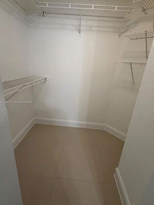 В аренду: $2,200 (2 спален, 1 ванн, 940 Квадратных фут)