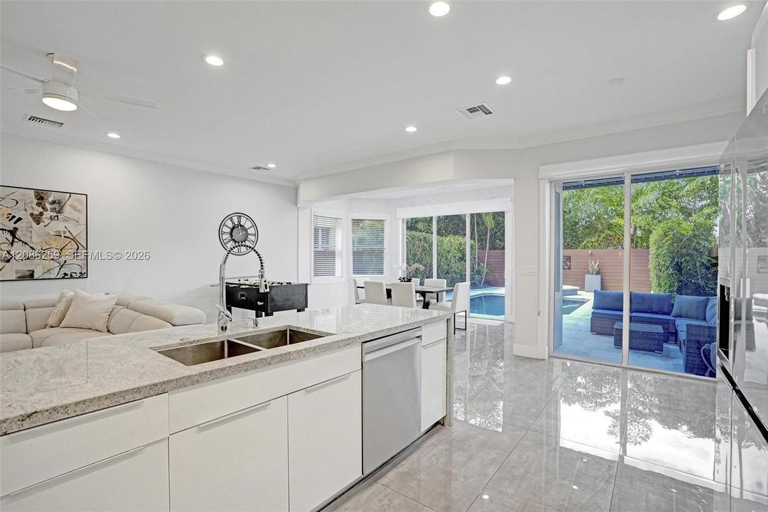 For Rent: $10,000 (4 beds, 3 baths, 2905 Square Feet)