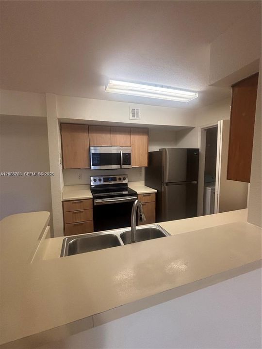 For Sale: $235,000 (2 beds, 2 baths, 1000 Square Feet)