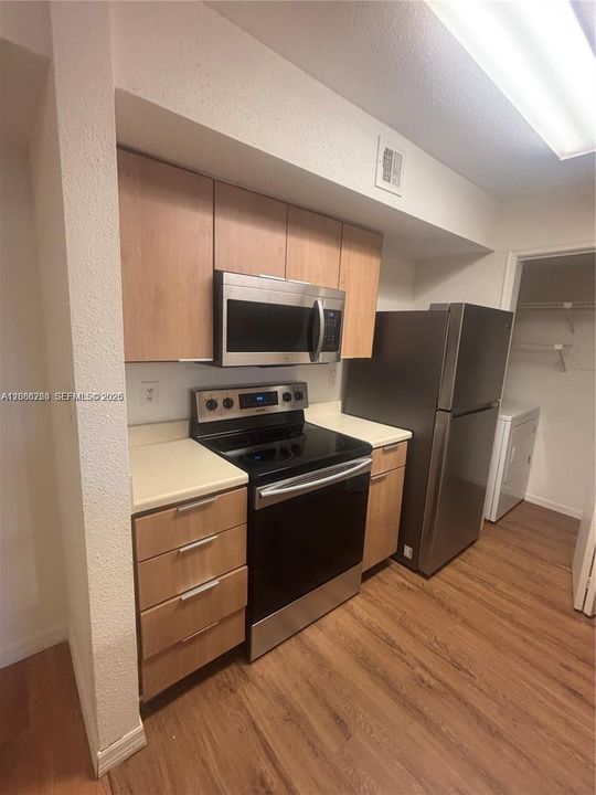 For Sale: $235,000 (2 beds, 2 baths, 1000 Square Feet)