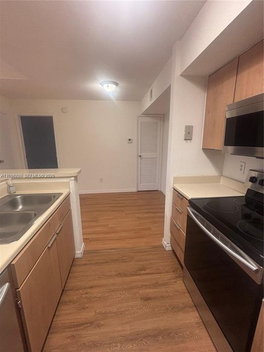 For Sale: $235,000 (2 beds, 2 baths, 1000 Square Feet)