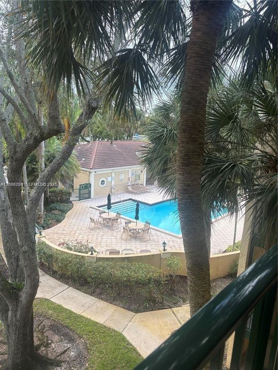 For Sale: $235,000 (2 beds, 2 baths, 1000 Square Feet)