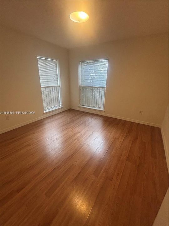 For Sale: $235,000 (2 beds, 2 baths, 1000 Square Feet)