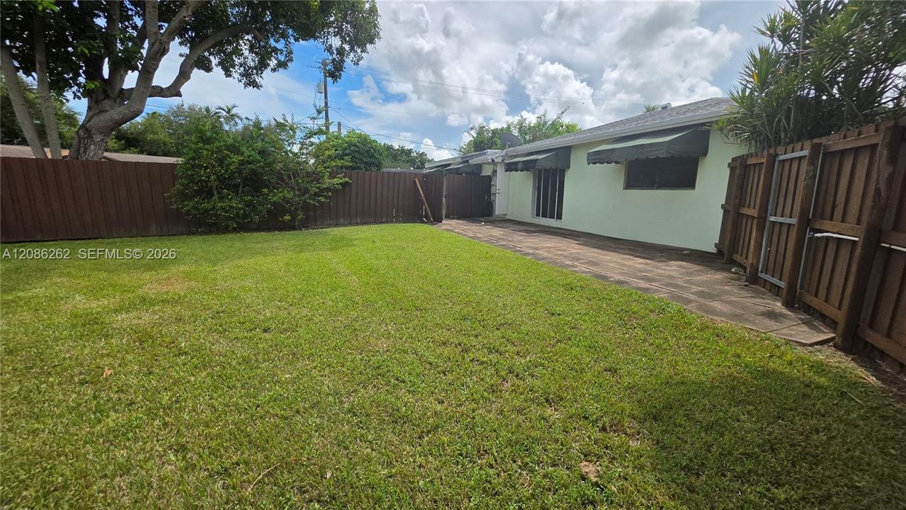 For Rent: $2,600 (3 beds, 1 baths, 2755 Square Feet)