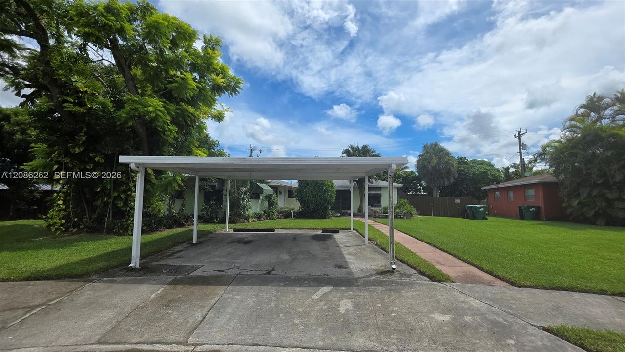 For Rent: $2,600 (3 beds, 1 baths, 2755 Square Feet)