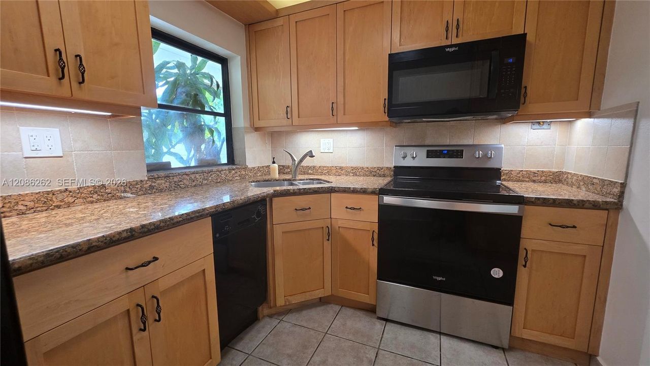 For Rent: $2,600 (3 beds, 1 baths, 2755 Square Feet)