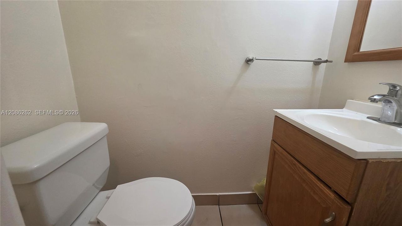 For Rent: $2,600 (3 beds, 1 baths, 2755 Square Feet)