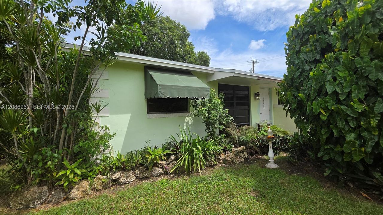 For Rent: $2,600 (3 beds, 1 baths, 2755 Square Feet)