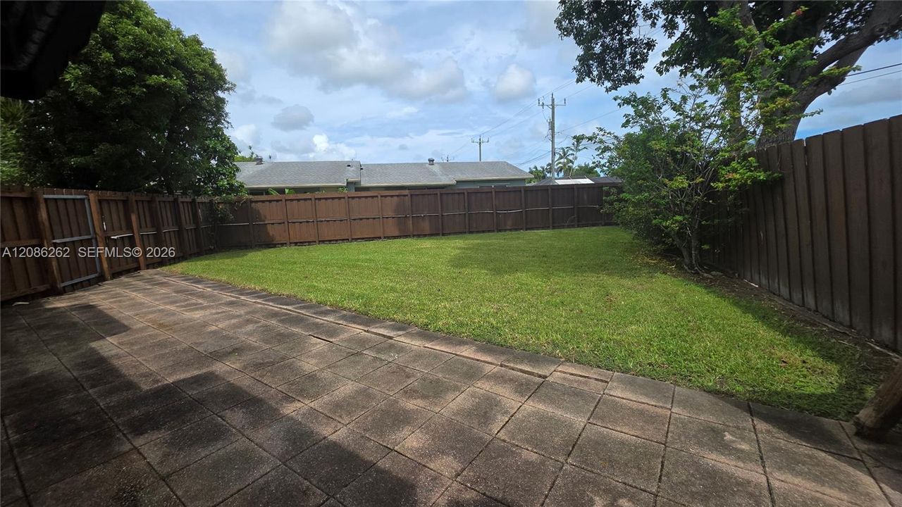 For Rent: $2,600 (3 beds, 1 baths, 2755 Square Feet)