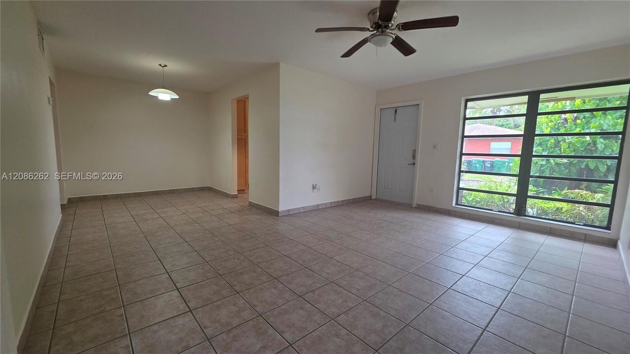 For Rent: $2,600 (3 beds, 1 baths, 2755 Square Feet)