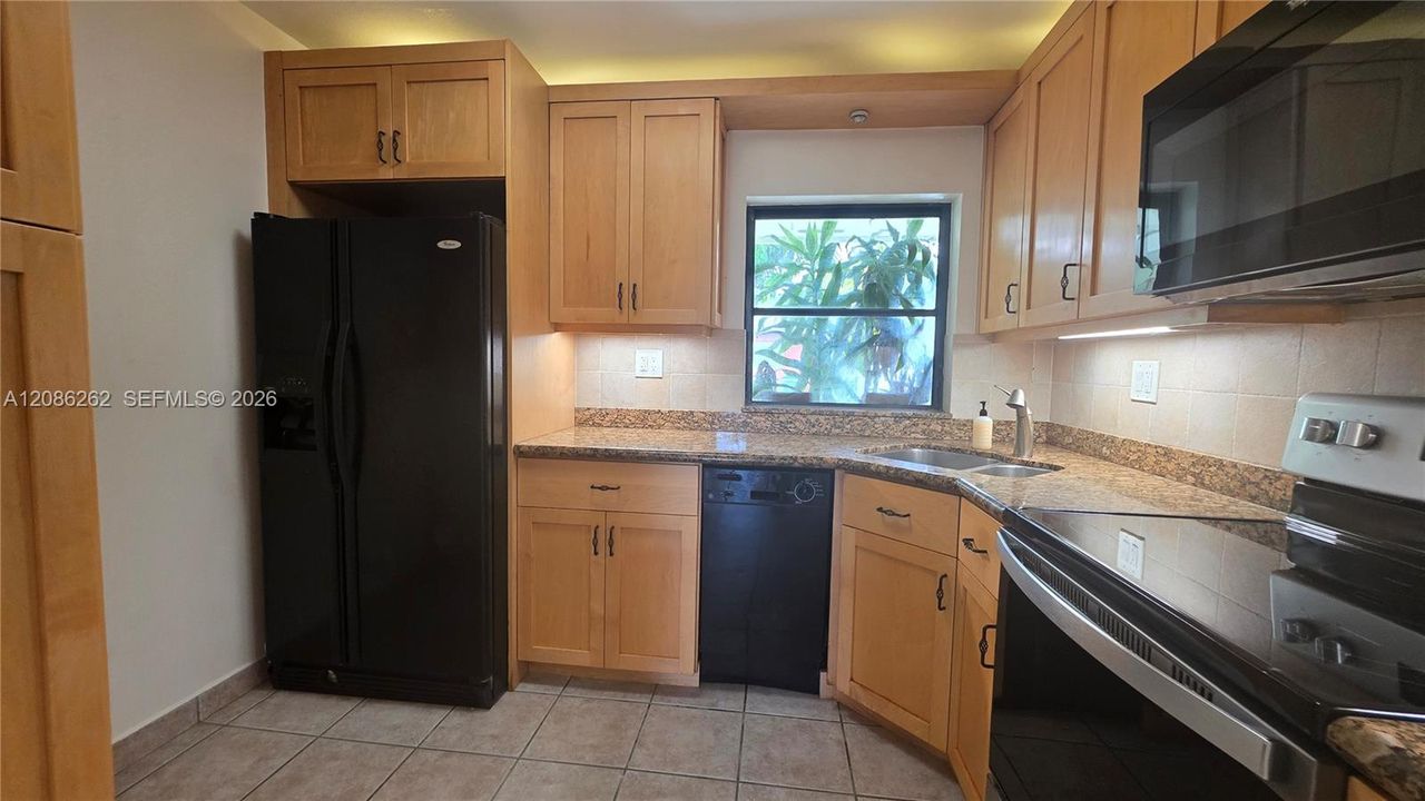 For Rent: $2,600 (3 beds, 1 baths, 2755 Square Feet)