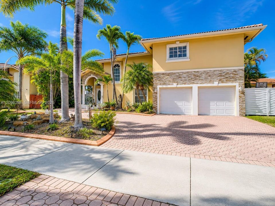 Active With Contract: $4,700 (4 beds, 3 baths, 2607 Square Feet)