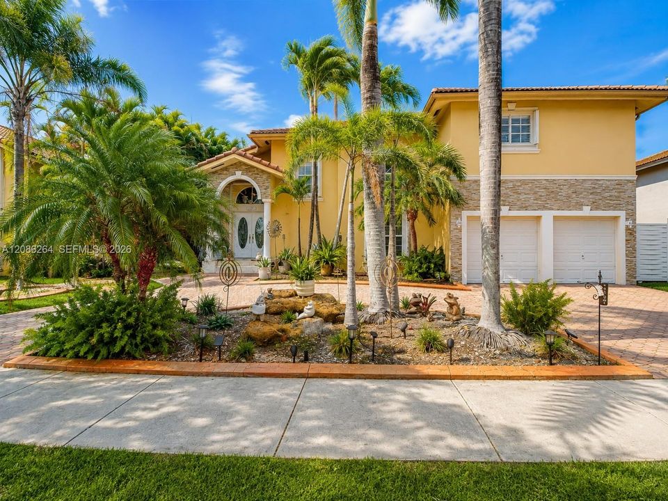 Active With Contract: $4,700 (4 beds, 3 baths, 2607 Square Feet)