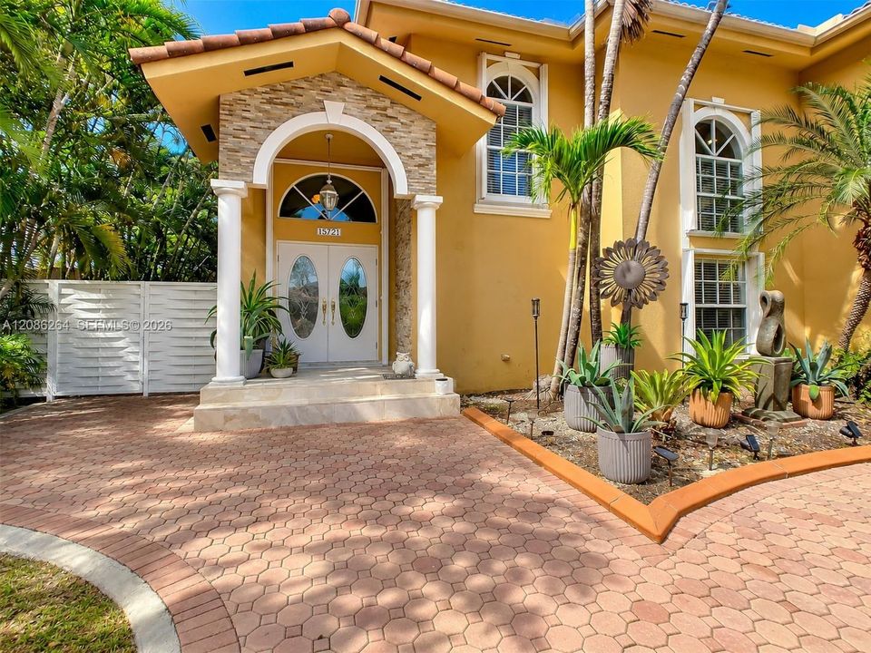 Active With Contract: $4,700 (4 beds, 3 baths, 2607 Square Feet)