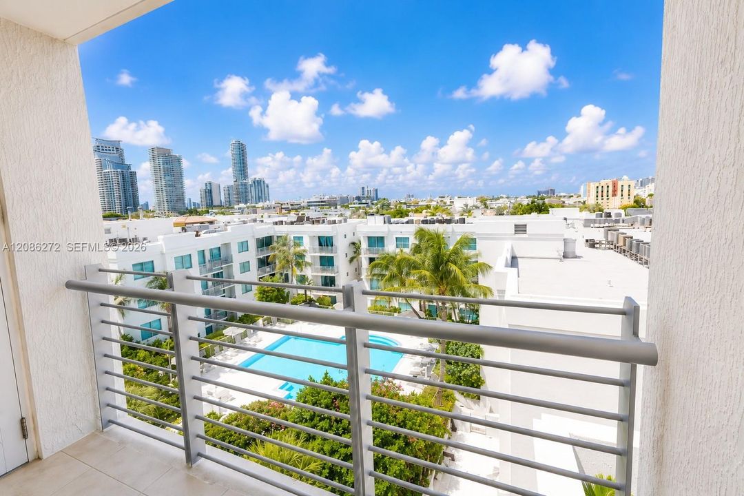 For Sale: $699,000 (1 beds, 1 baths, 826 Square Feet)