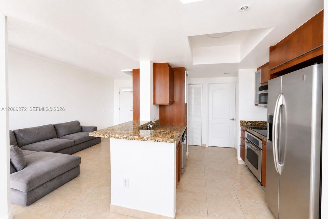 For Sale: $699,000 (1 beds, 1 baths, 826 Square Feet)