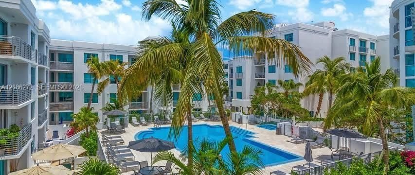For Sale: $699,000 (1 beds, 1 baths, 826 Square Feet)