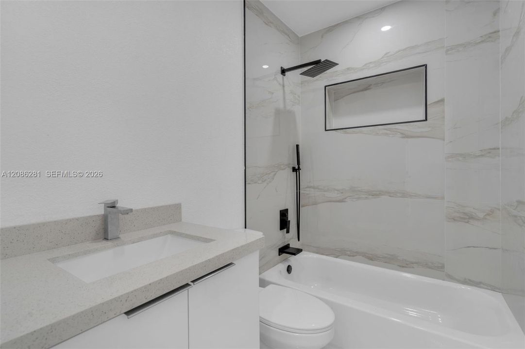 For Sale: $459,000 (3 beds, 2 baths, 871 Square Feet)