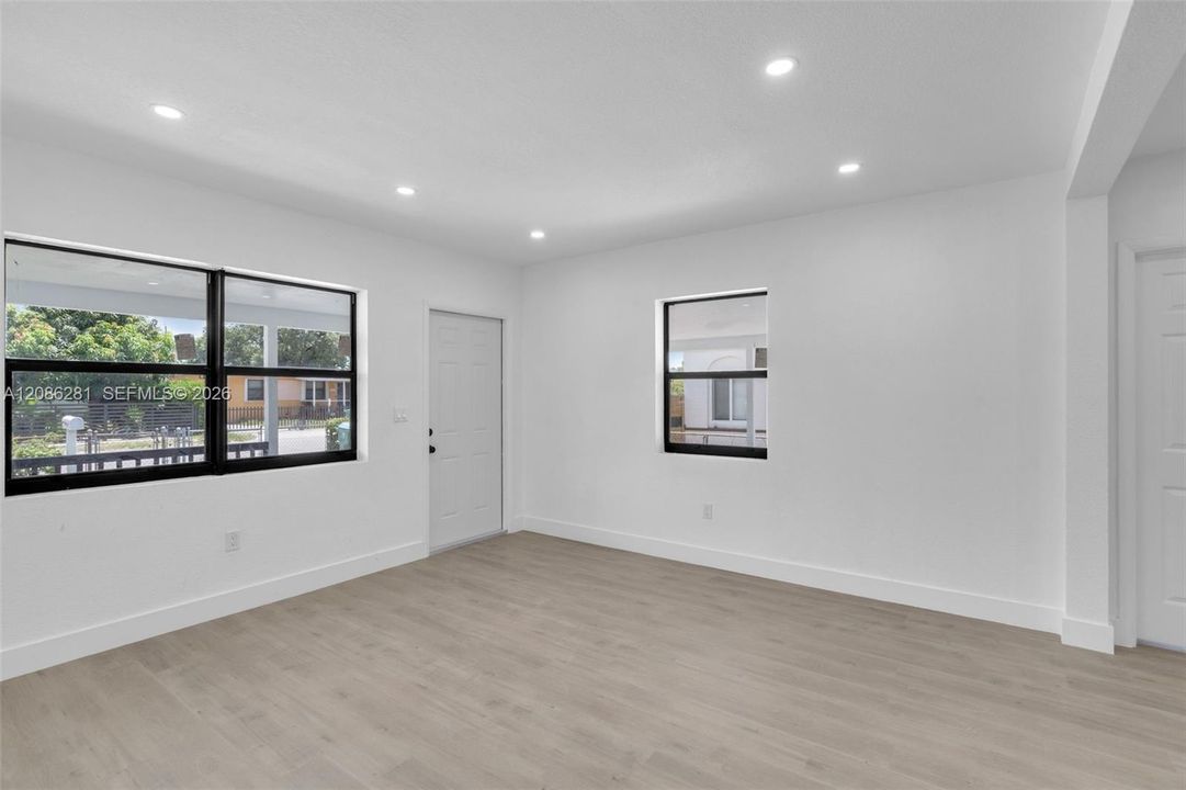For Sale: $459,000 (3 beds, 2 baths, 871 Square Feet)
