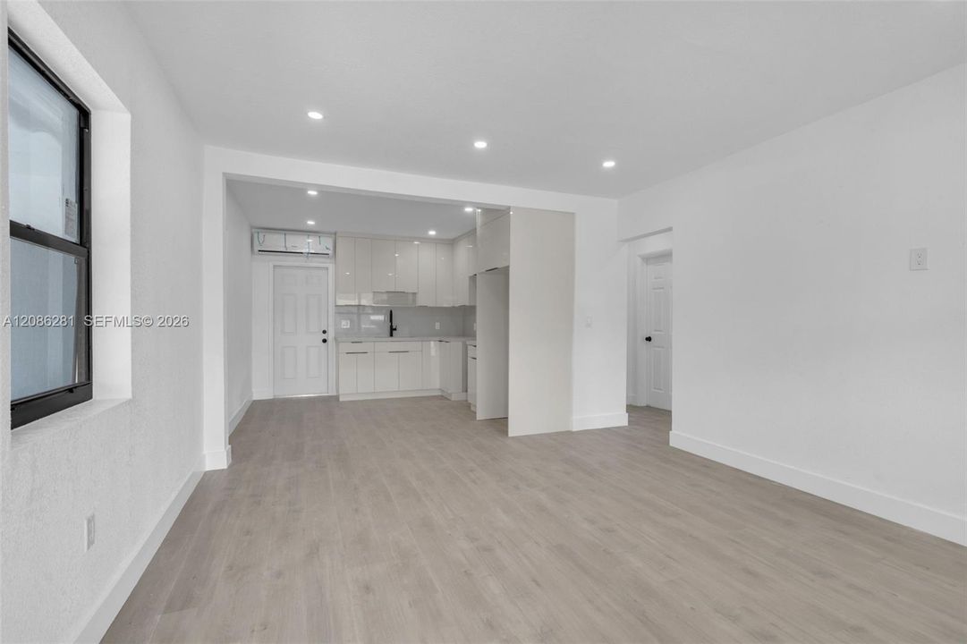 For Sale: $459,000 (3 beds, 2 baths, 871 Square Feet)