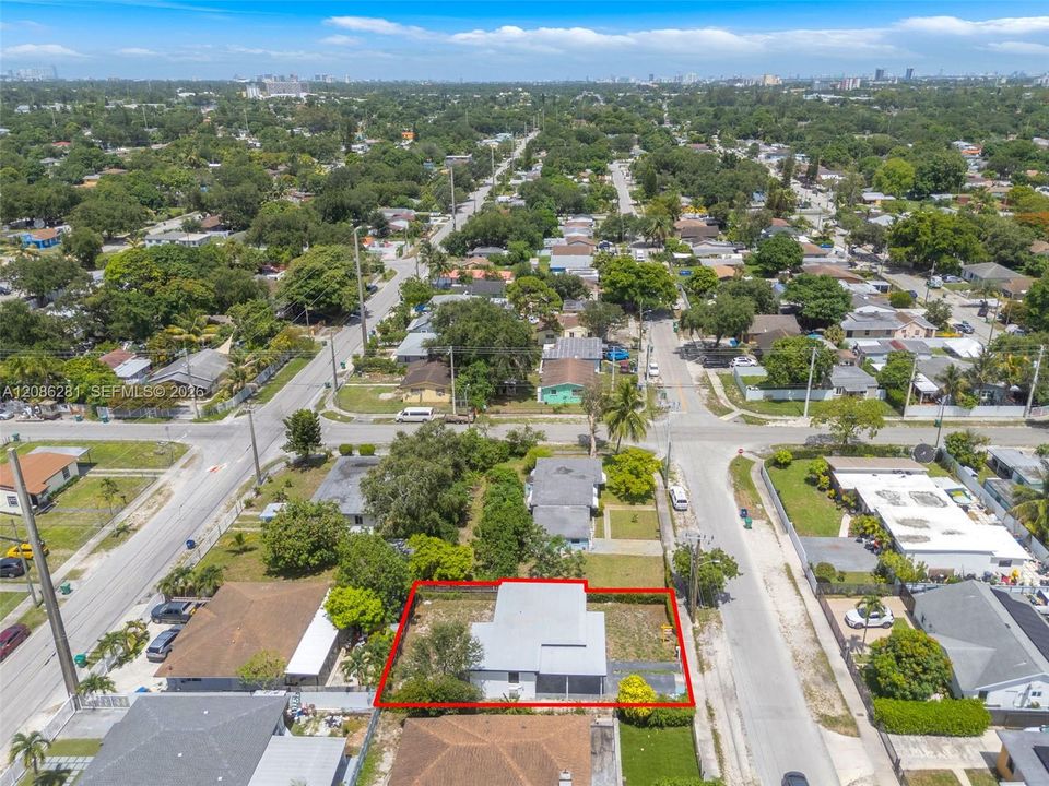 For Sale: $459,000 (3 beds, 2 baths, 871 Square Feet)