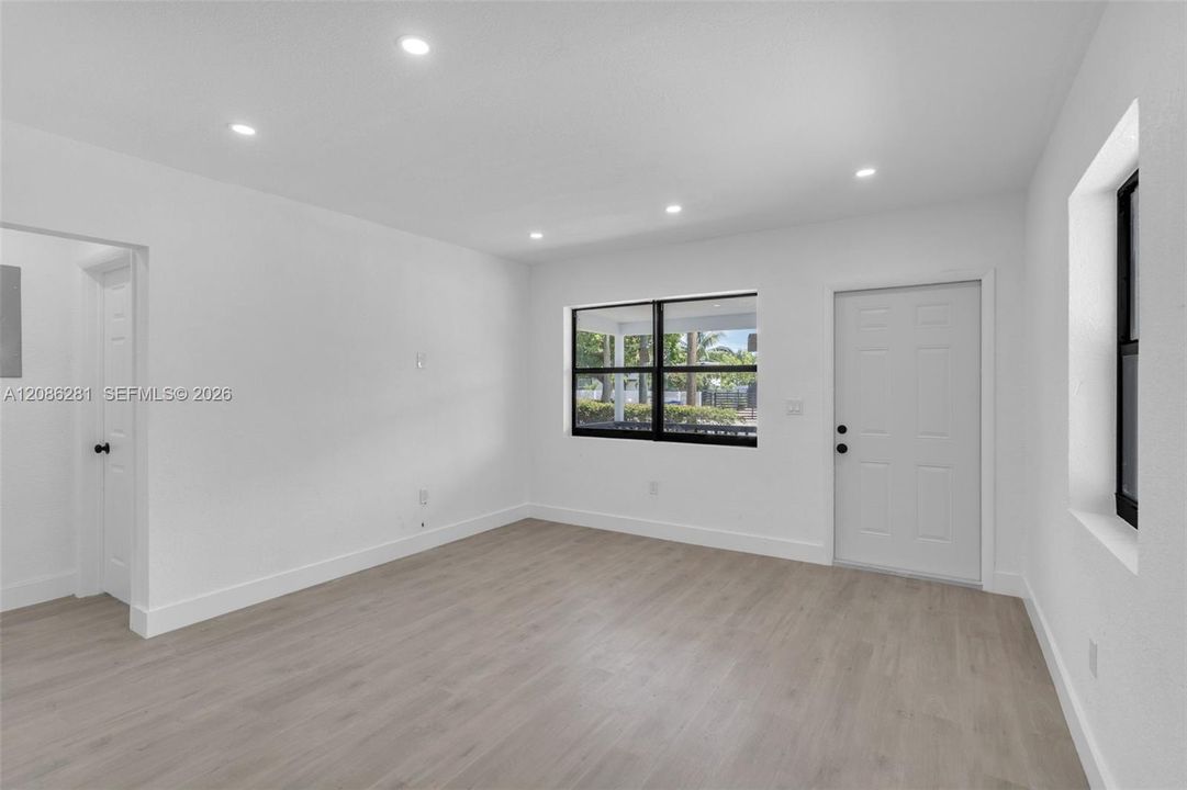 For Sale: $459,000 (3 beds, 2 baths, 871 Square Feet)