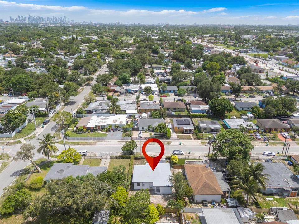 For Sale: $459,000 (3 beds, 2 baths, 871 Square Feet)