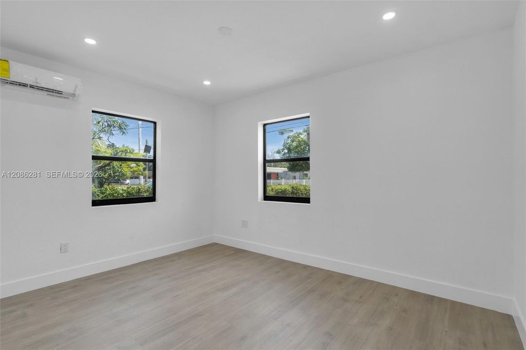 For Sale: $459,000 (3 beds, 2 baths, 871 Square Feet)