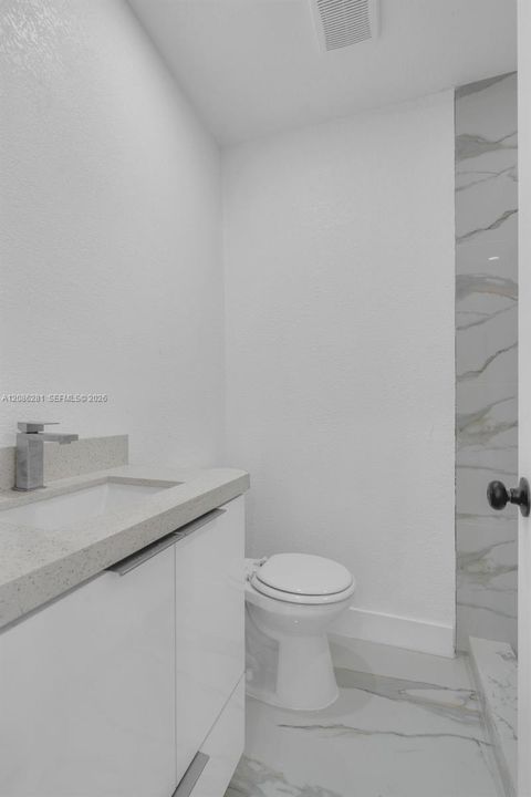 For Sale: $459,000 (3 beds, 2 baths, 871 Square Feet)