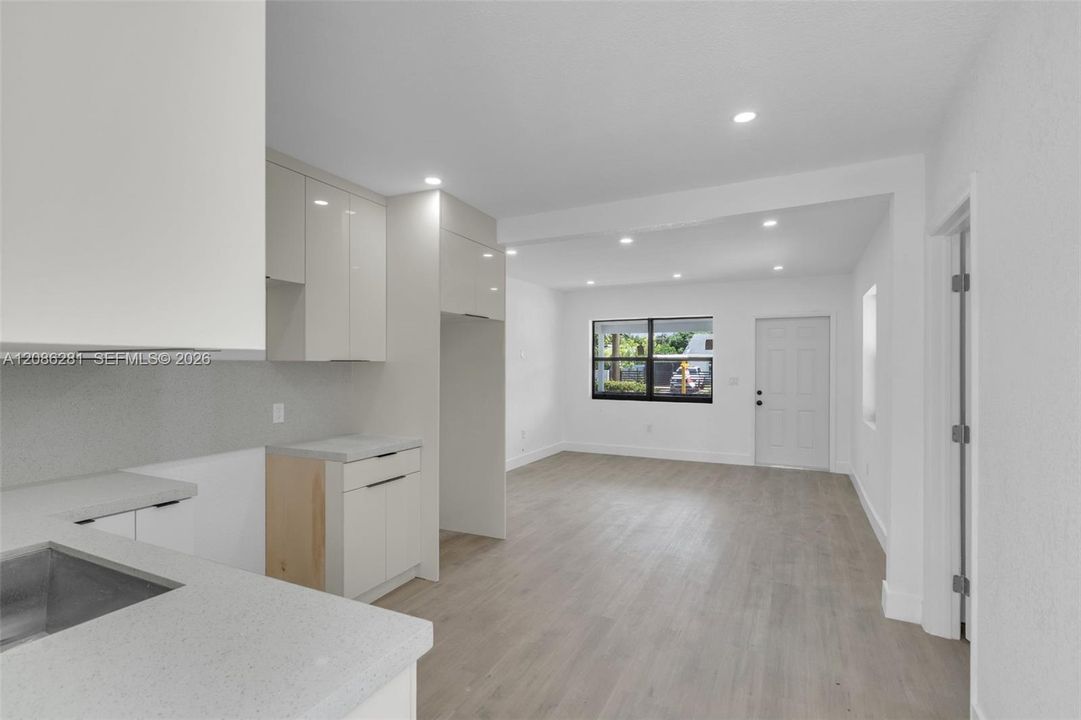 For Sale: $459,000 (3 beds, 2 baths, 871 Square Feet)