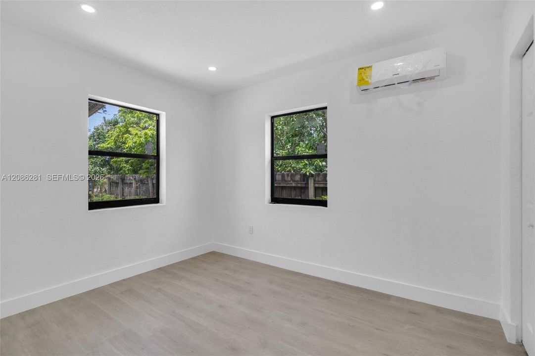 For Sale: $459,000 (3 beds, 2 baths, 871 Square Feet)