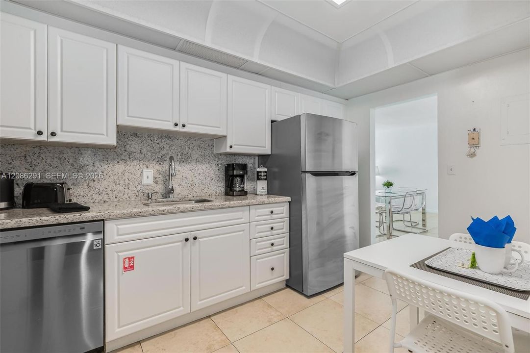 For Sale: $449,000 (1 beds, 1 baths, 812 Square Feet)