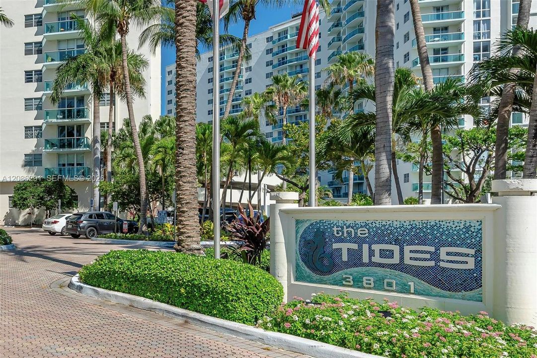 For Sale: $449,000 (1 beds, 1 baths, 812 Square Feet)
