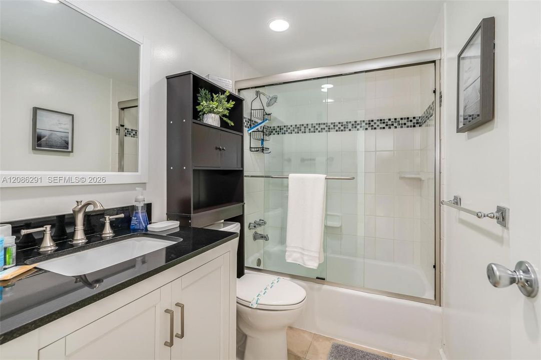 For Sale: $449,000 (1 beds, 1 baths, 812 Square Feet)