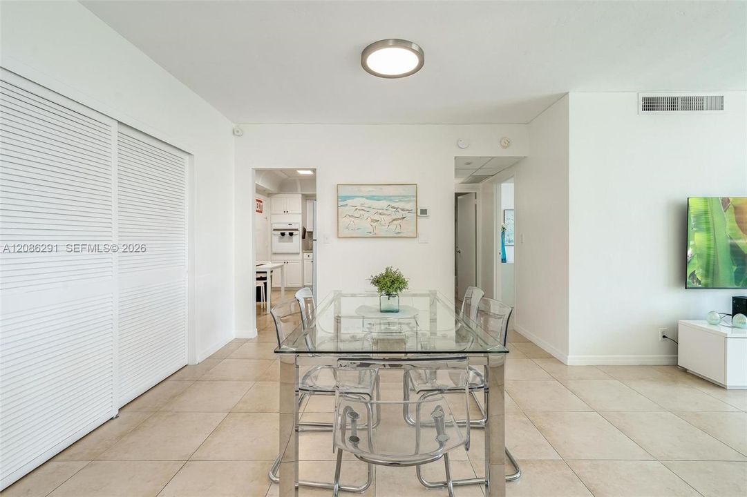 For Sale: $449,000 (1 beds, 1 baths, 812 Square Feet)