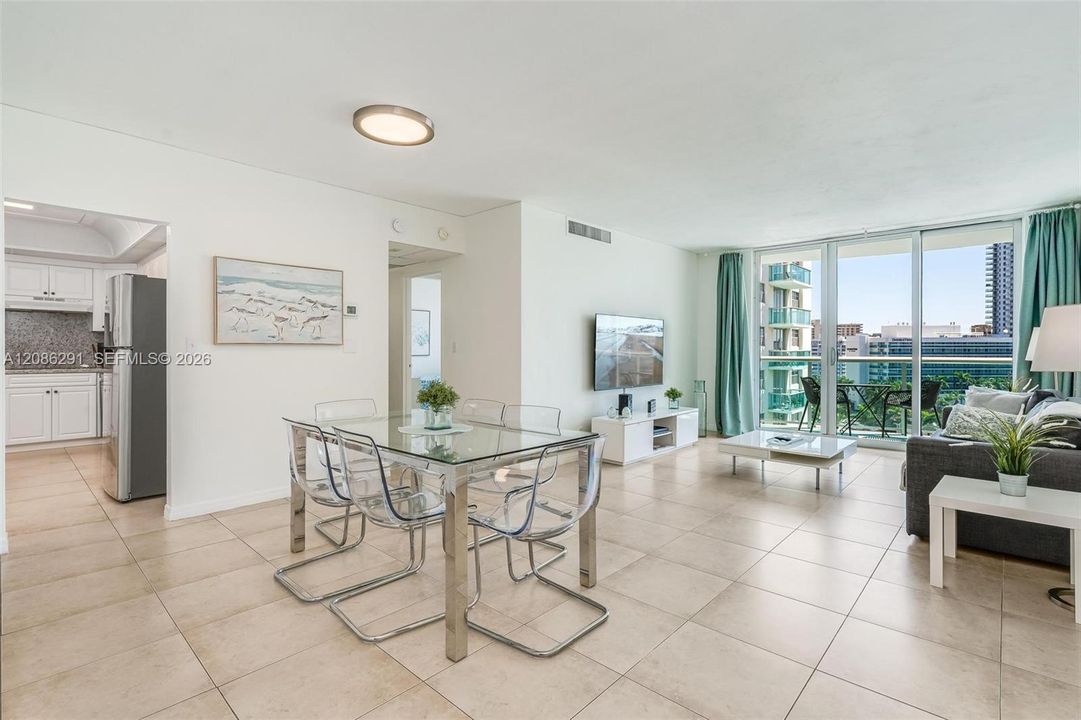 For Sale: $449,000 (1 beds, 1 baths, 812 Square Feet)