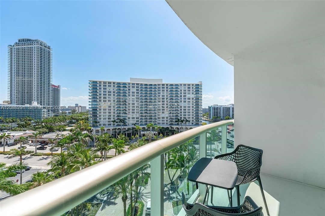 For Sale: $449,000 (1 beds, 1 baths, 812 Square Feet)
