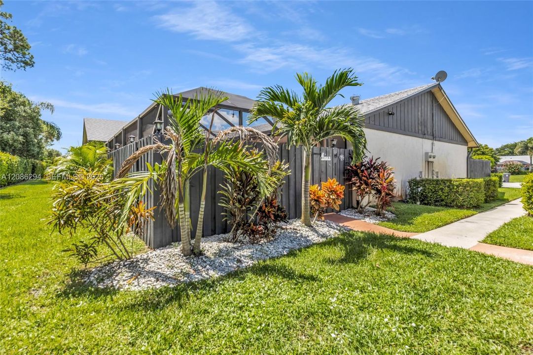 For Rent: $2,800 (3 beds, 2 baths, 1332 Square Feet)