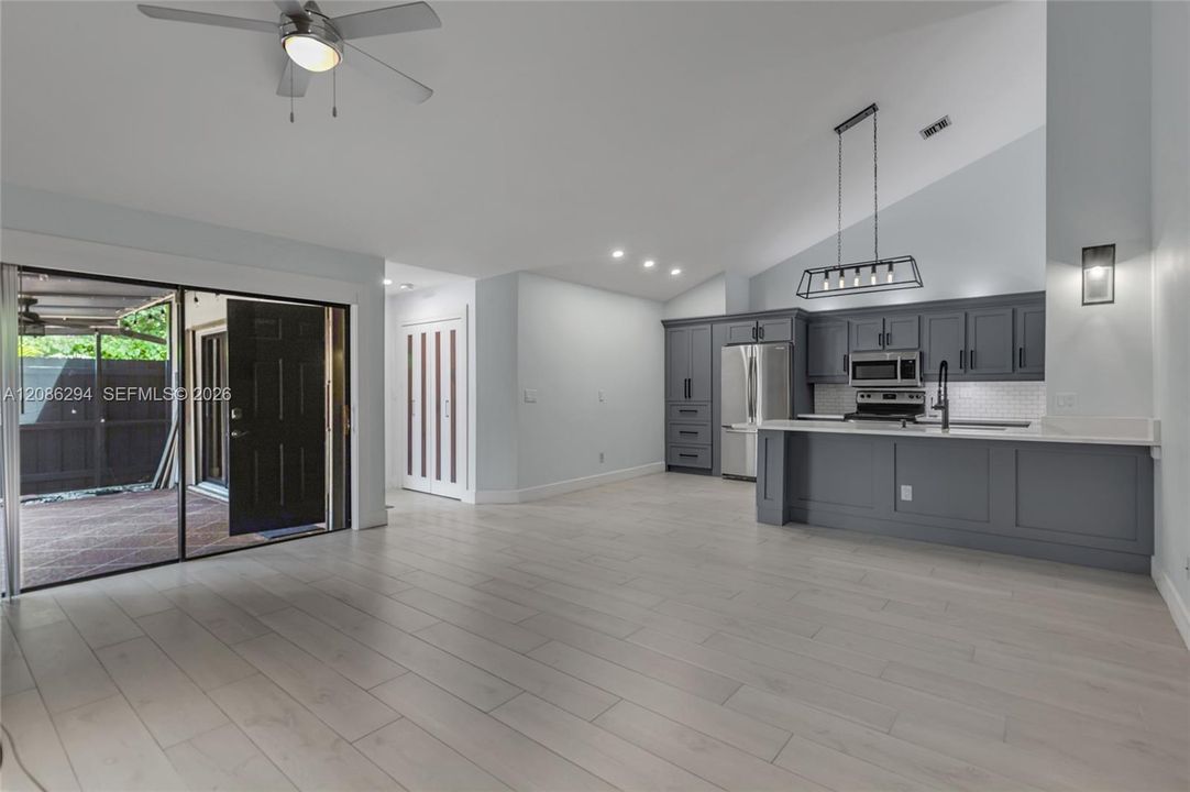 For Rent: $2,800 (3 beds, 2 baths, 1332 Square Feet)