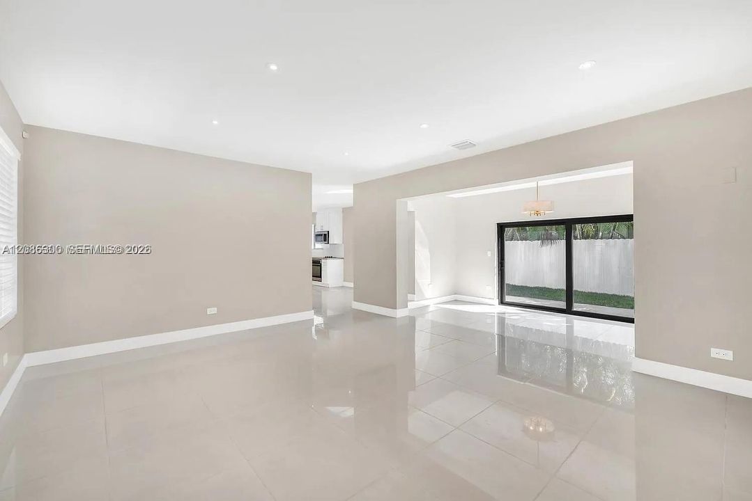 For Sale: $1,079,000 (3 beds, 2 baths, 1547 Square Feet)