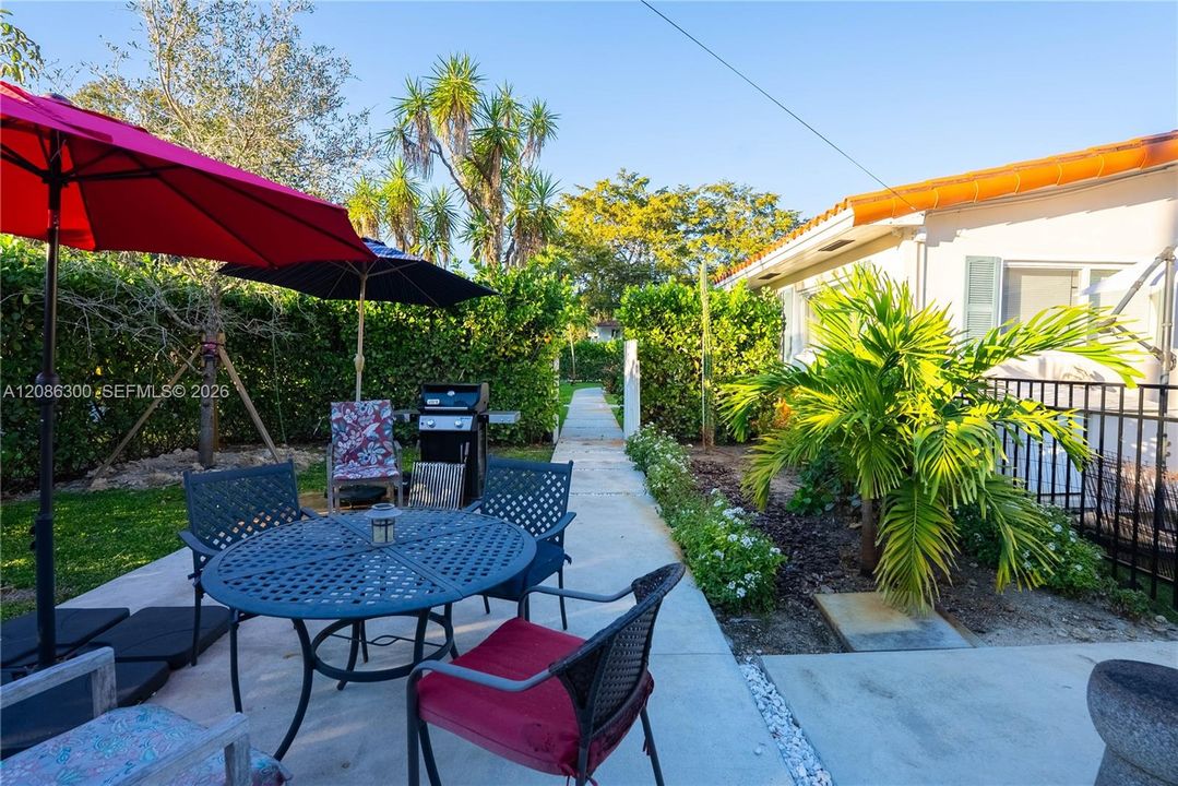 For Sale: $1,079,000 (3 beds, 2 baths, 1547 Square Feet)