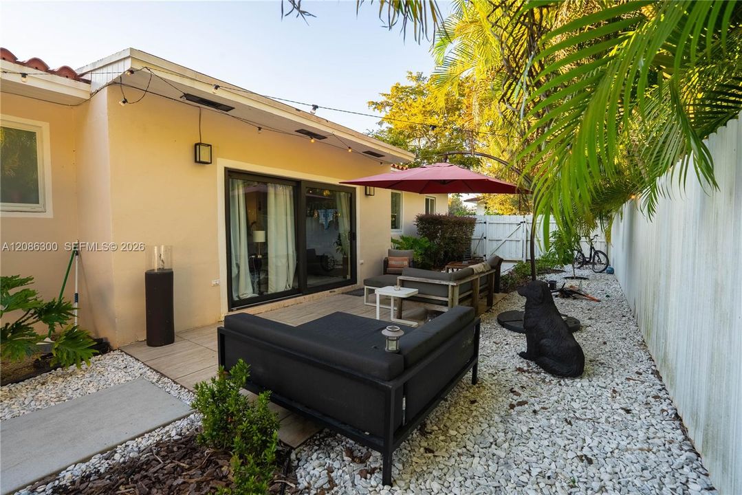 For Sale: $1,079,000 (3 beds, 2 baths, 1547 Square Feet)
