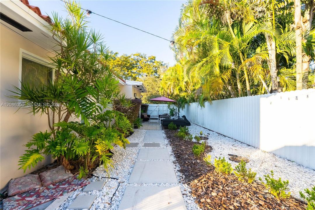 For Sale: $1,079,000 (3 beds, 2 baths, 1547 Square Feet)