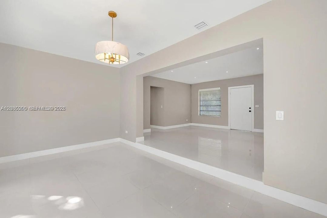 For Sale: $1,079,000 (3 beds, 2 baths, 1547 Square Feet)