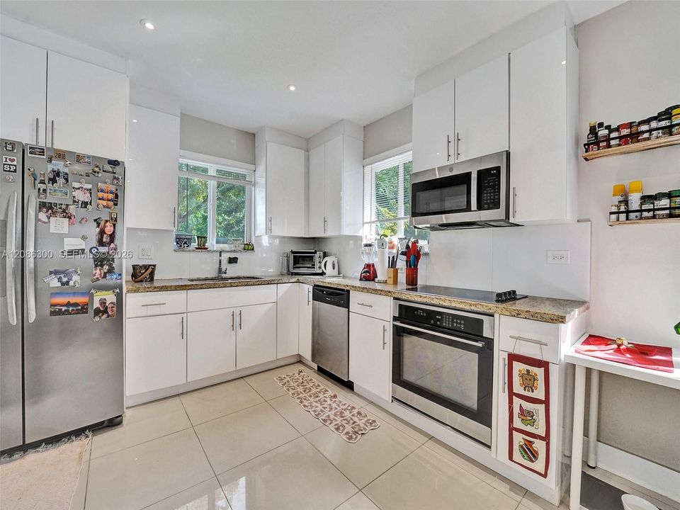 For Sale: $1,079,000 (3 beds, 2 baths, 1547 Square Feet)