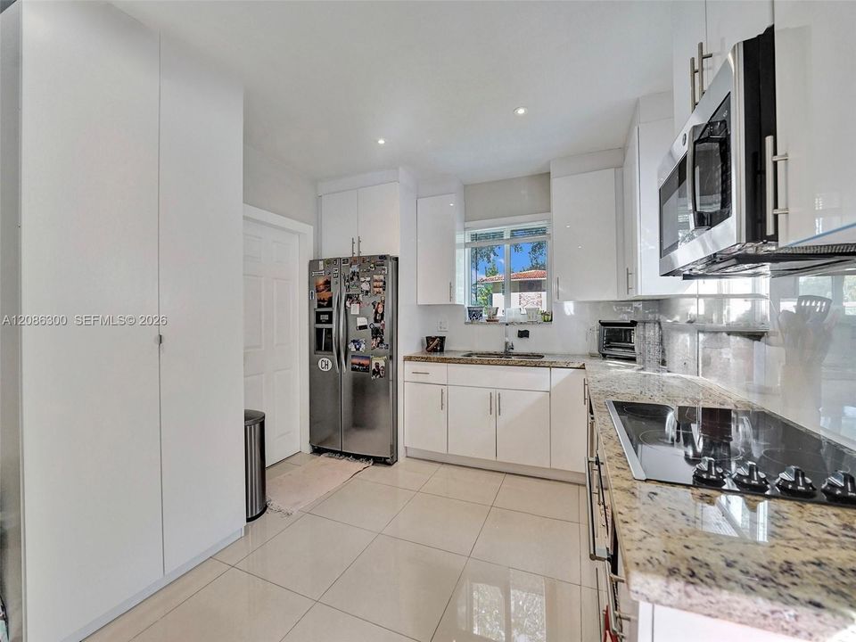 For Sale: $1,079,000 (3 beds, 2 baths, 1547 Square Feet)