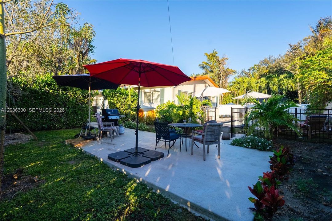 For Sale: $1,079,000 (3 beds, 2 baths, 1547 Square Feet)